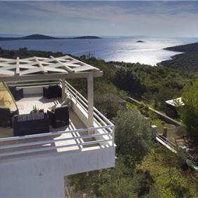 3 Bedroom Villa with Pool, Terrace and Sea Views near Vinisce, Sleeps 7